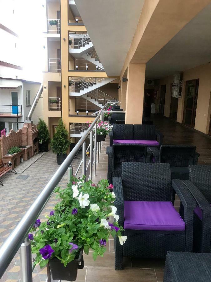 Hotel Золотий Лев Satoka Exterior foto