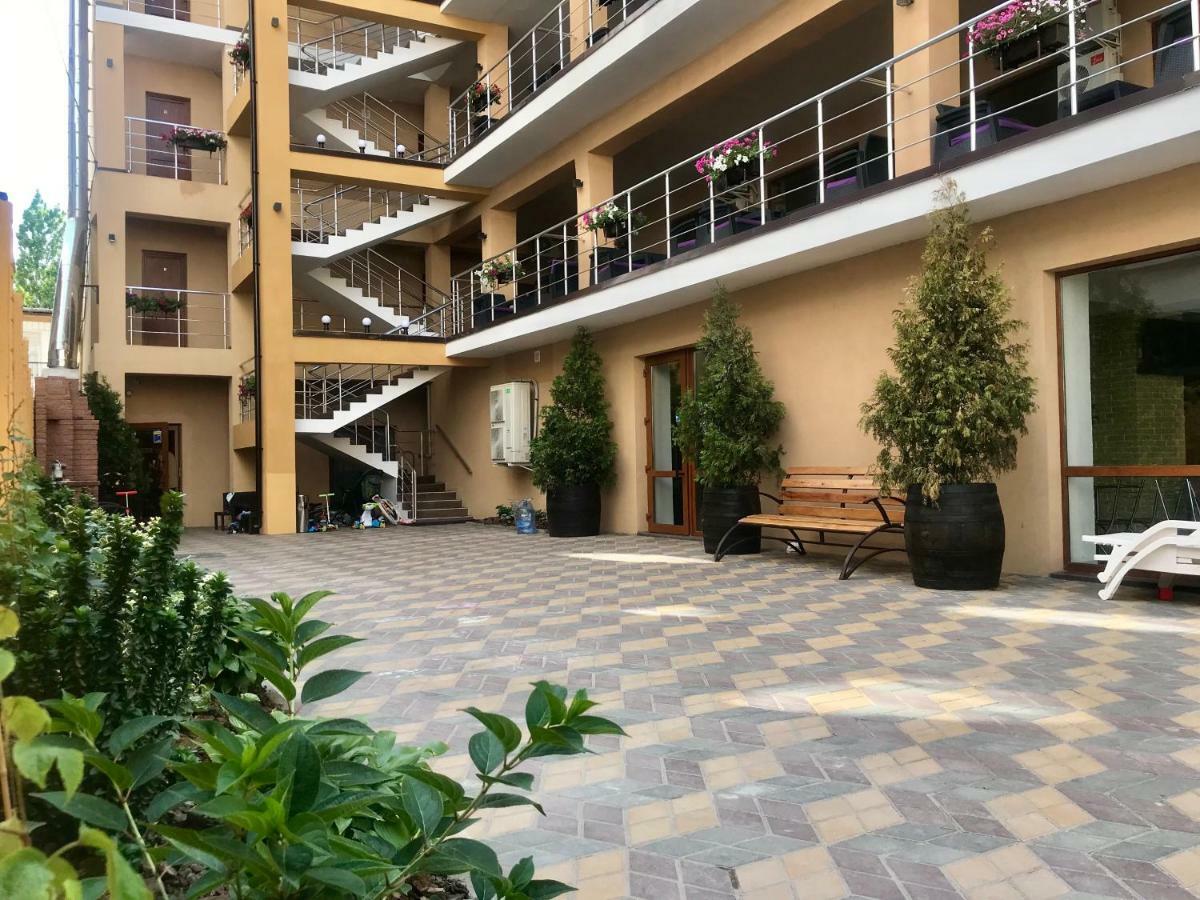 Hotel Золотий Лев Satoka Exterior foto